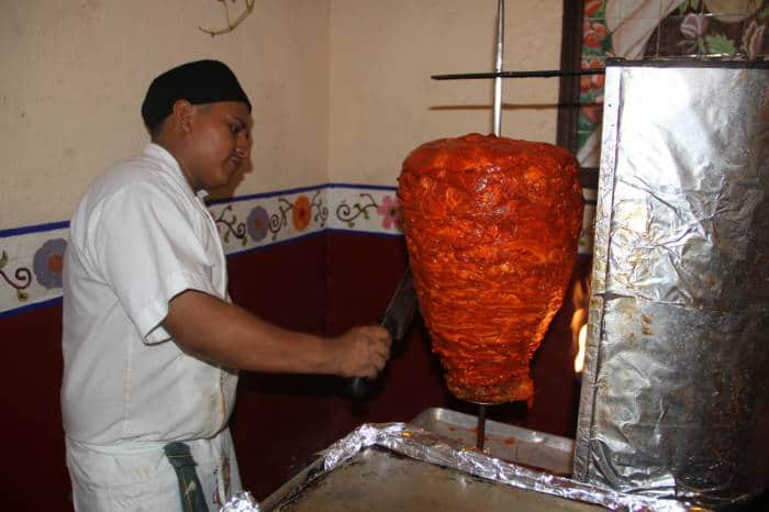 Alza del dólar deja 'rayados' a los propineros de Cancún