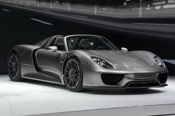 Porsche 918 Spyder sufrió absurdo accidente