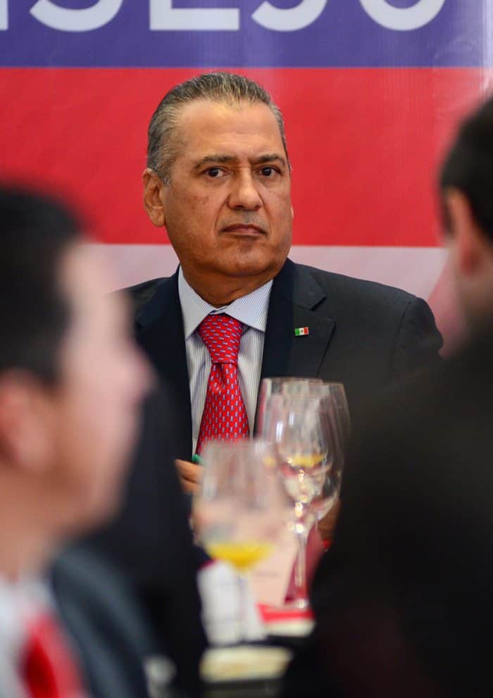 La derrota le machuca la cola al zorro: Manlio Fabio Beltrones renuncia a la presidencia del PRI