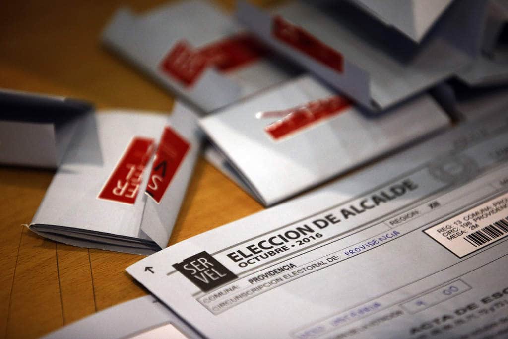 Tras 50 % de recuento, oposición arrebata municipios emblemáticos en Chile