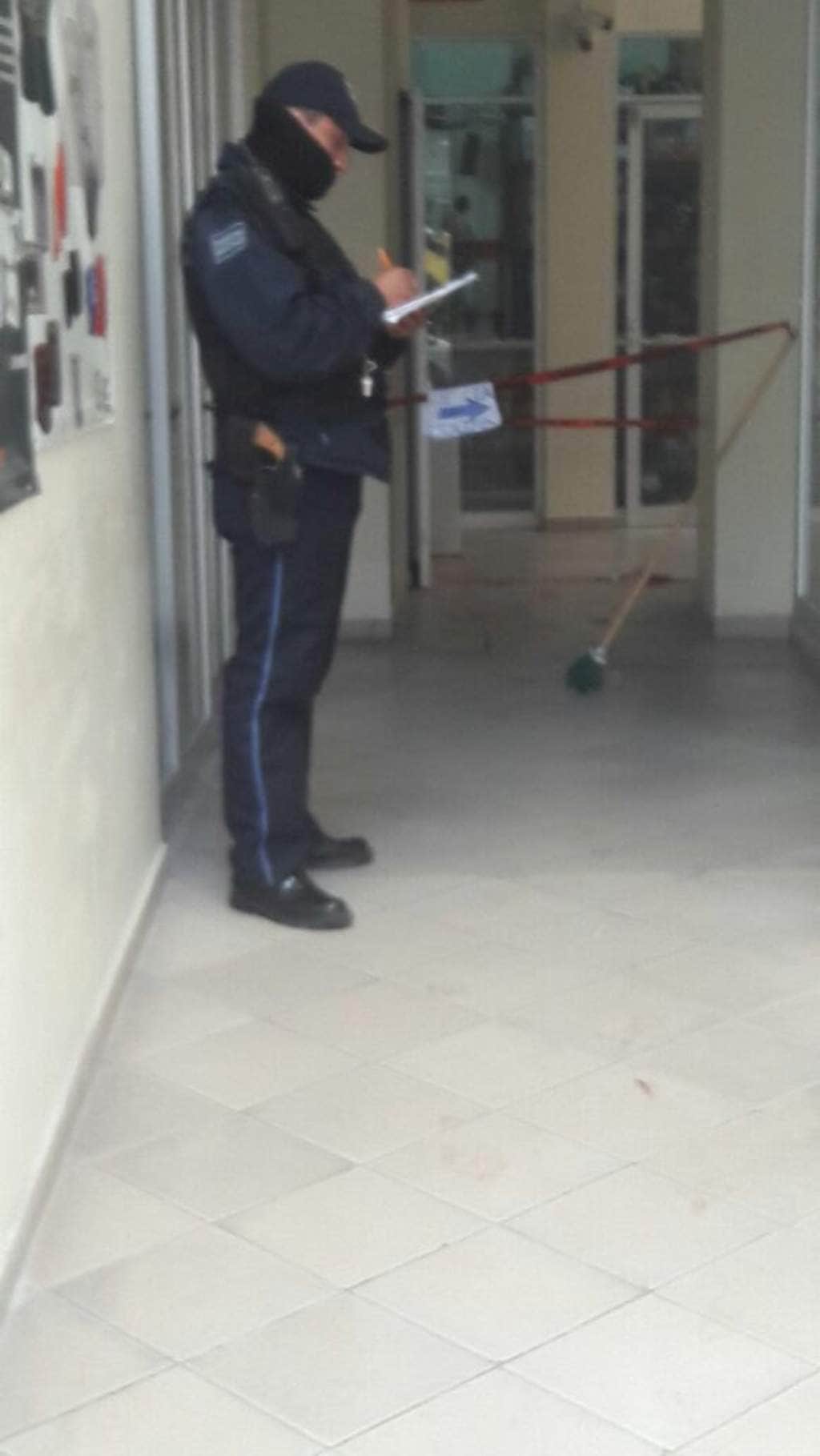 Se desploma elevador en plaza comercial; muere una persona