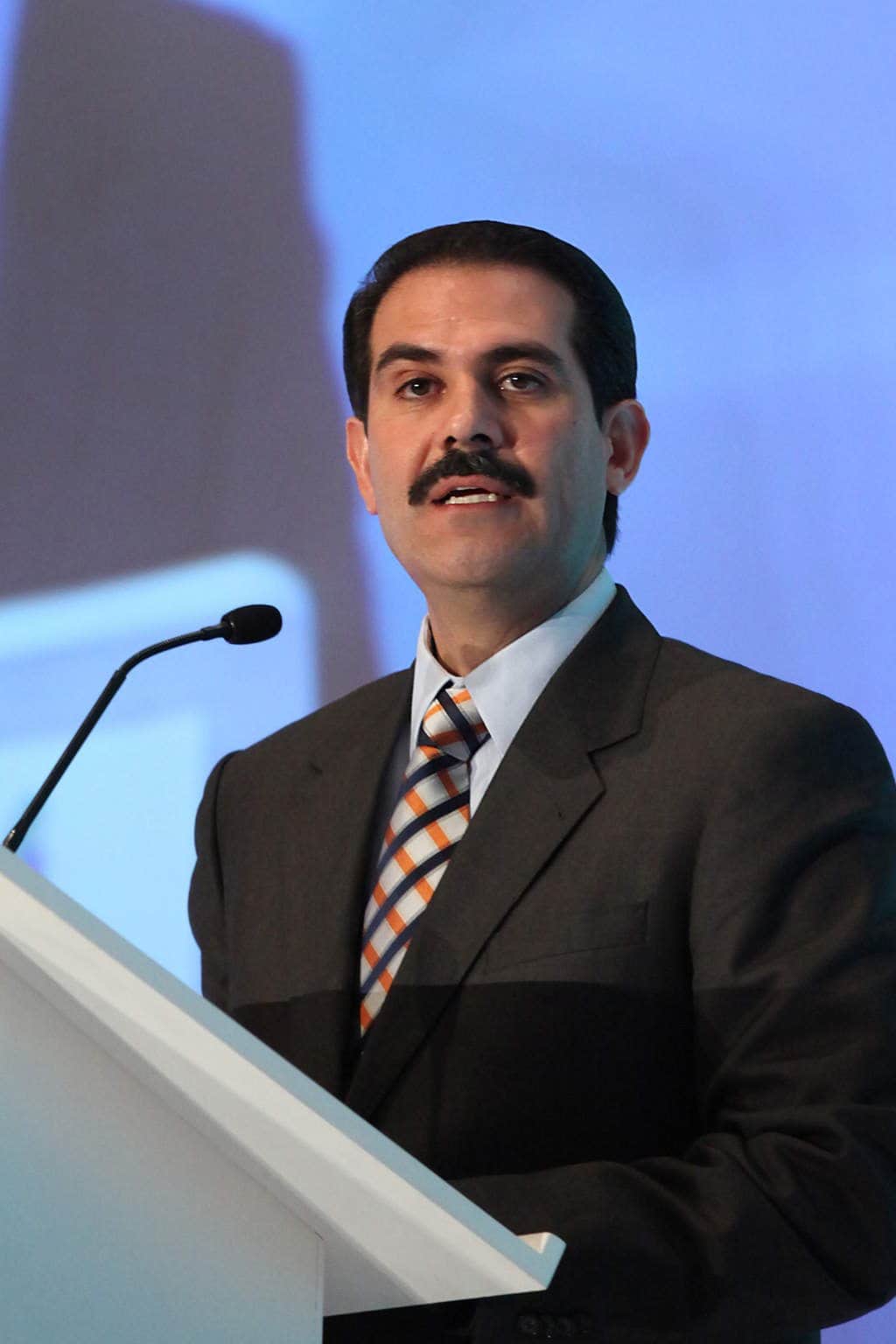 Sigue jaloneo entre PRI y PAN por Padrés