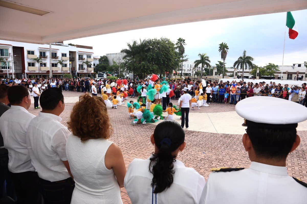 PARTICIPAN 3600 PERSONAS EN DESFILE CÍVICO-DEPORTIVO