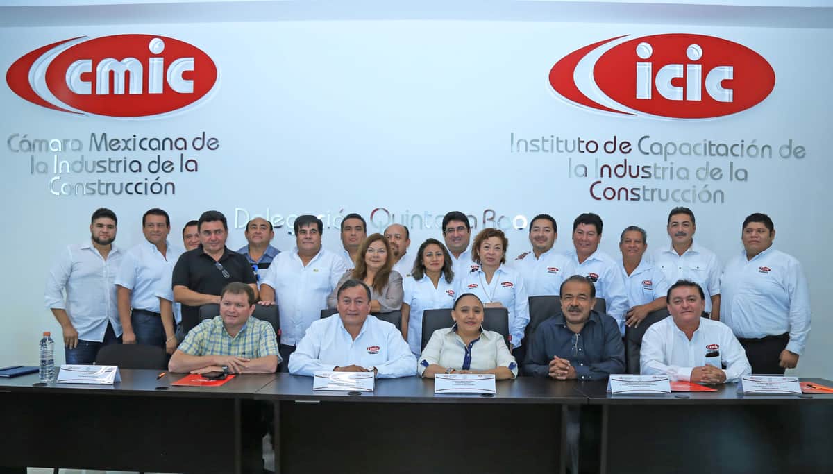 FIRMA CRISTINA TORRES CONVENIOS  DE COLABORACIÓN CON LA CMIC