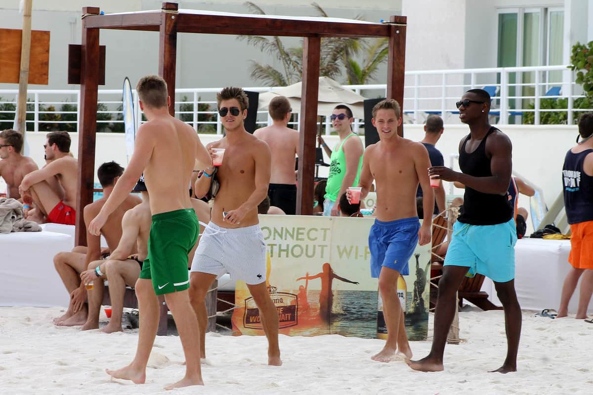 Bajada de Springbreakers a Cancún por encarecerse los hoteles