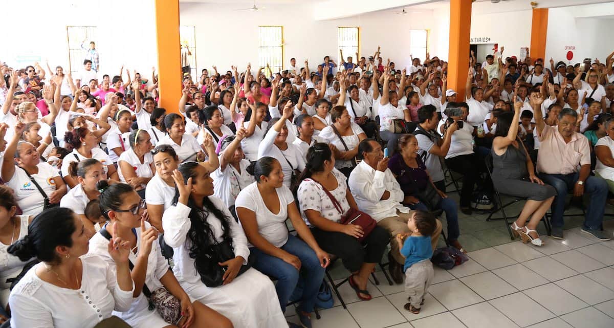 Reconocen tianguistas apoyo y cumplimiento de compromisos de Cristina Torres