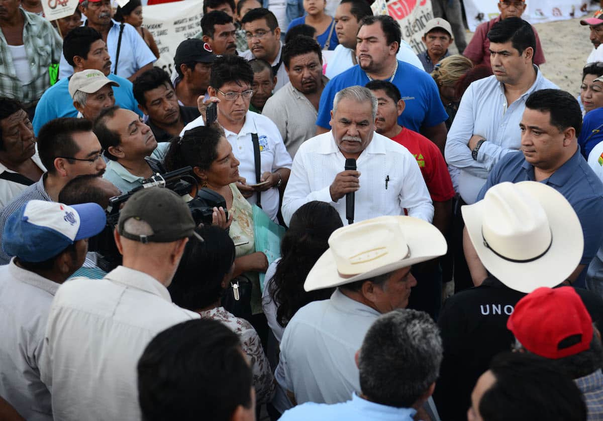 Atienden Eduardo Martínez Arcila y legisladores planteamientos de hombres y mujeres campesinos