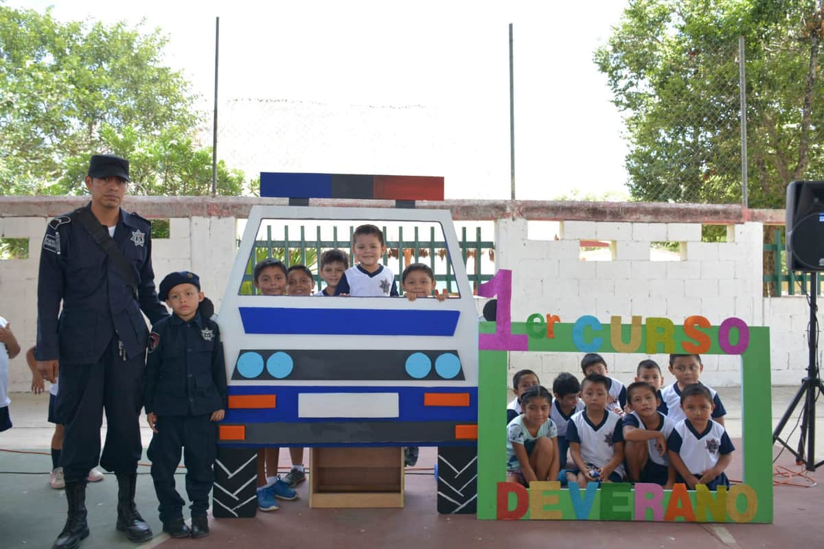 Curso de verano a hijos de policías y bomberos en Tulum