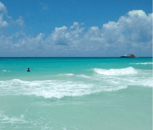 Onda Tropical No. 17 se posiciona en el sureste del país