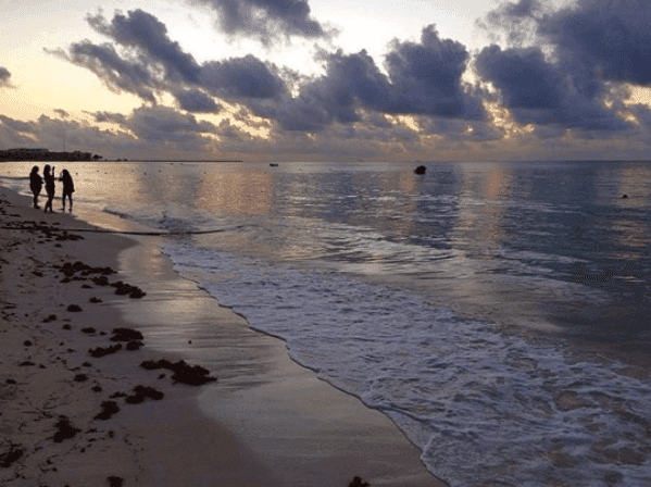 Onda Tropical No. 13 se ubica frente a las costas de Quintana Roo