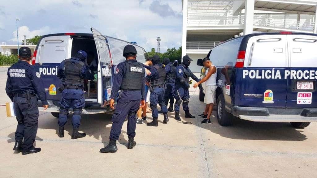 Trasladan a 10 internos de Quintana Roo a distintos CEFERESOS