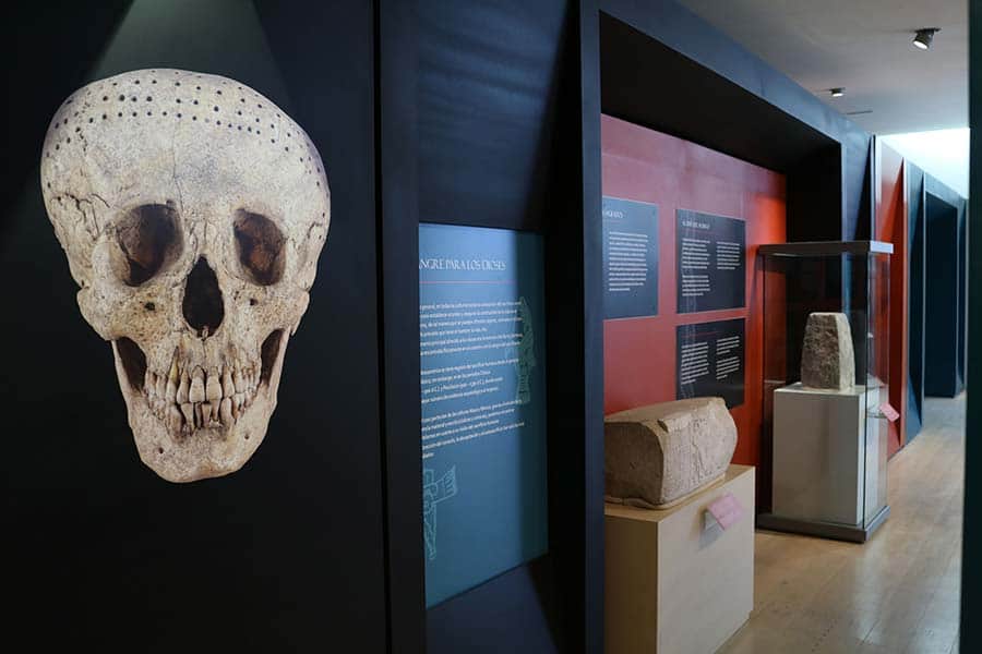 Entrelazan simbolismo sacrificial de mayas y mexicas en par de exposiciones del Museo Maya de Cancún