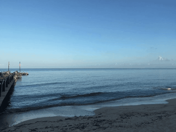 Onda Tropical No. 27 se posiciona frente a la Península de Yucatán