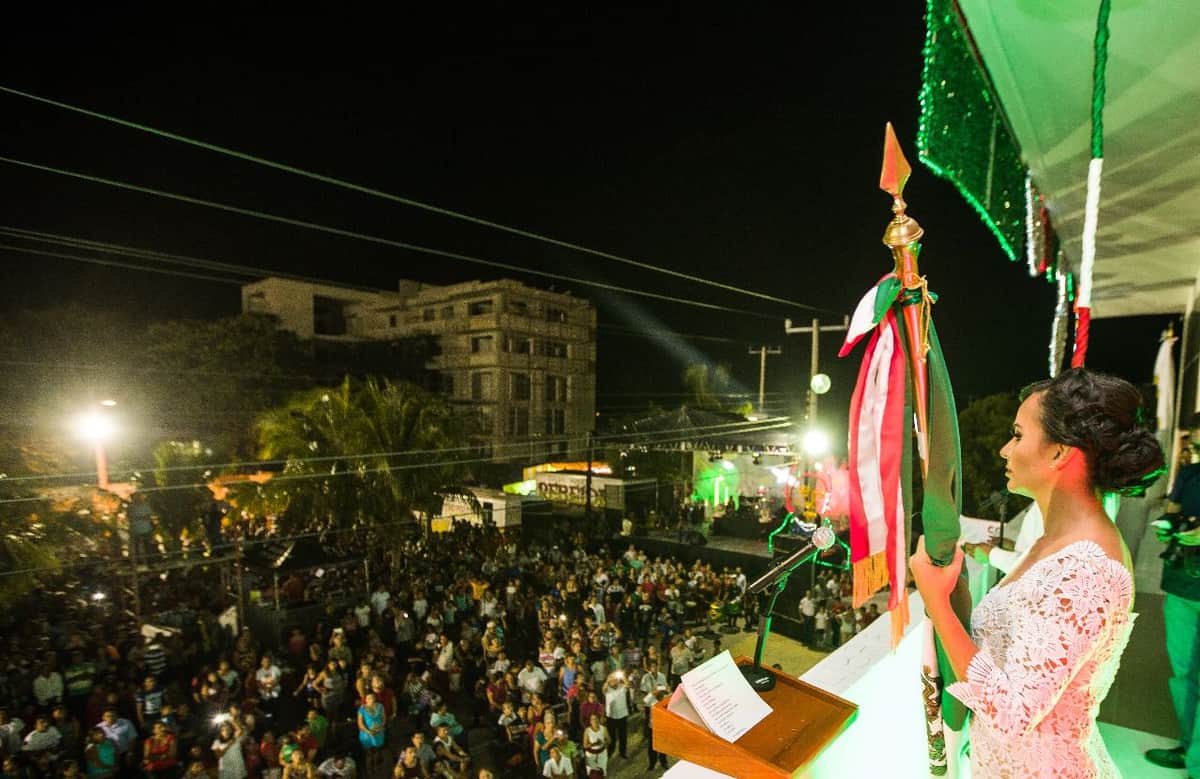 Puerto Morelos vive un histórico Grito de Independencia con Laura Fernández
