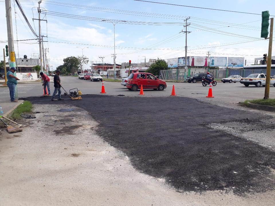 Maquillan y embellecen con trabajos de bacheo calles y avenidas de la capital