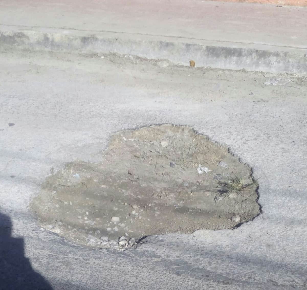 Baches desquician a capitalinos