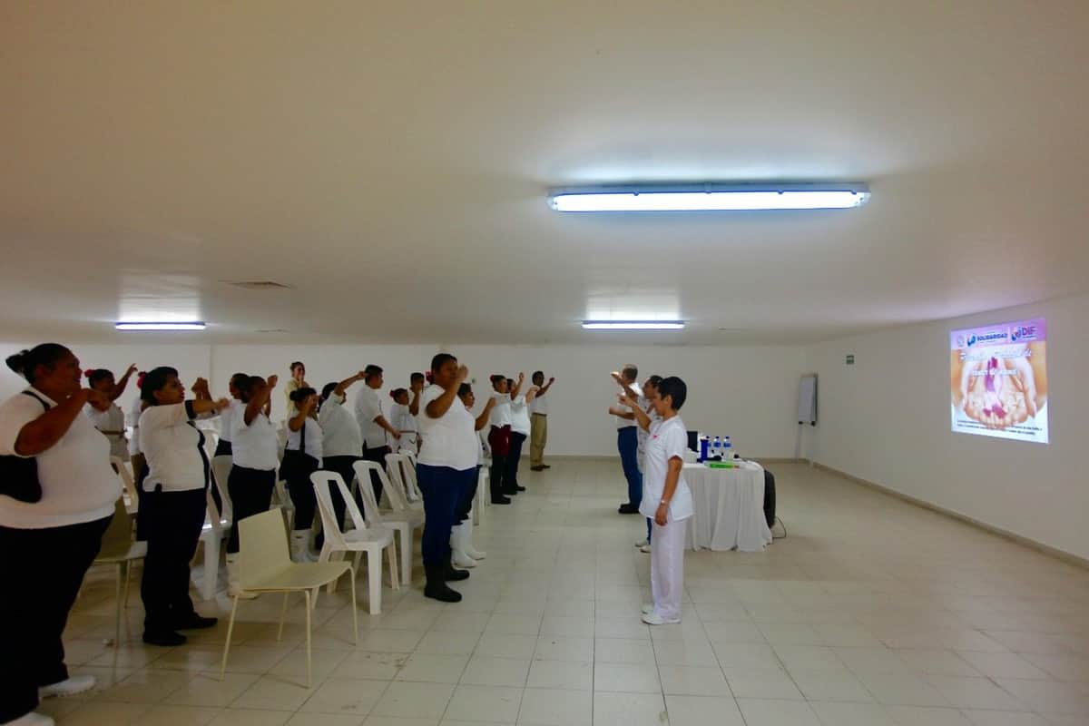 Con pláticas, previene DIF cáncer de mama