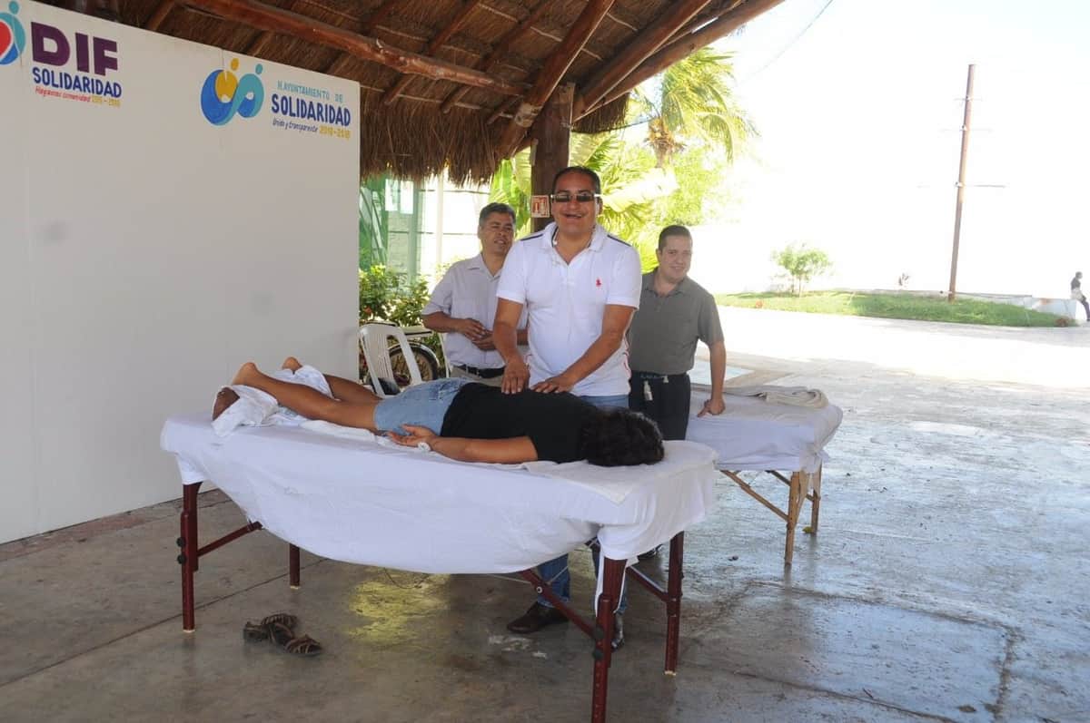 Profesor invidente cambia la vida a otros en DIF Solidaridad