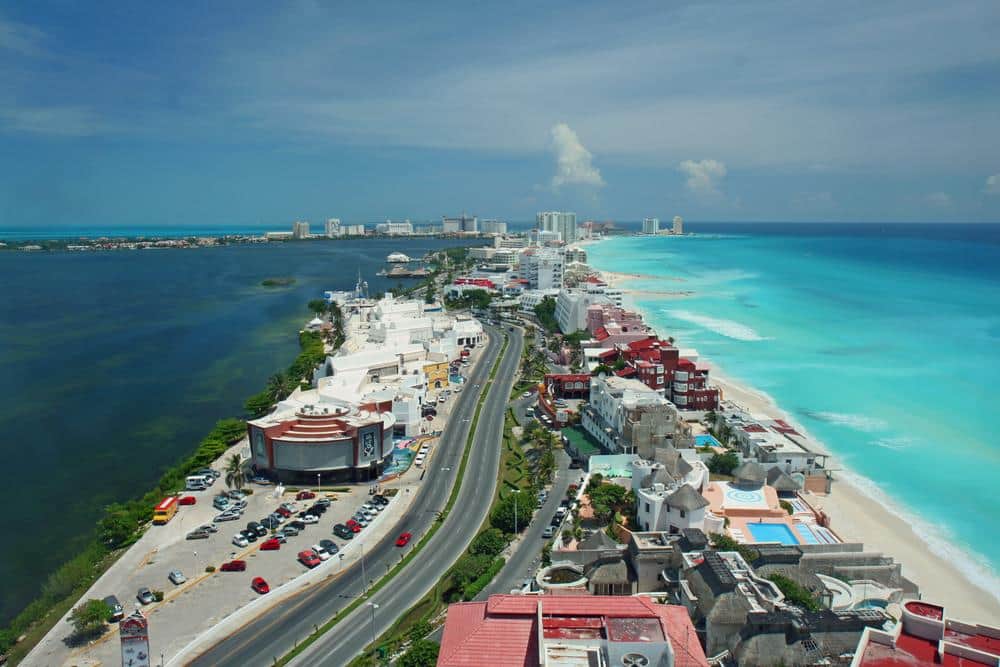 Proyectan tren elevado en zona hotelera de Cancún