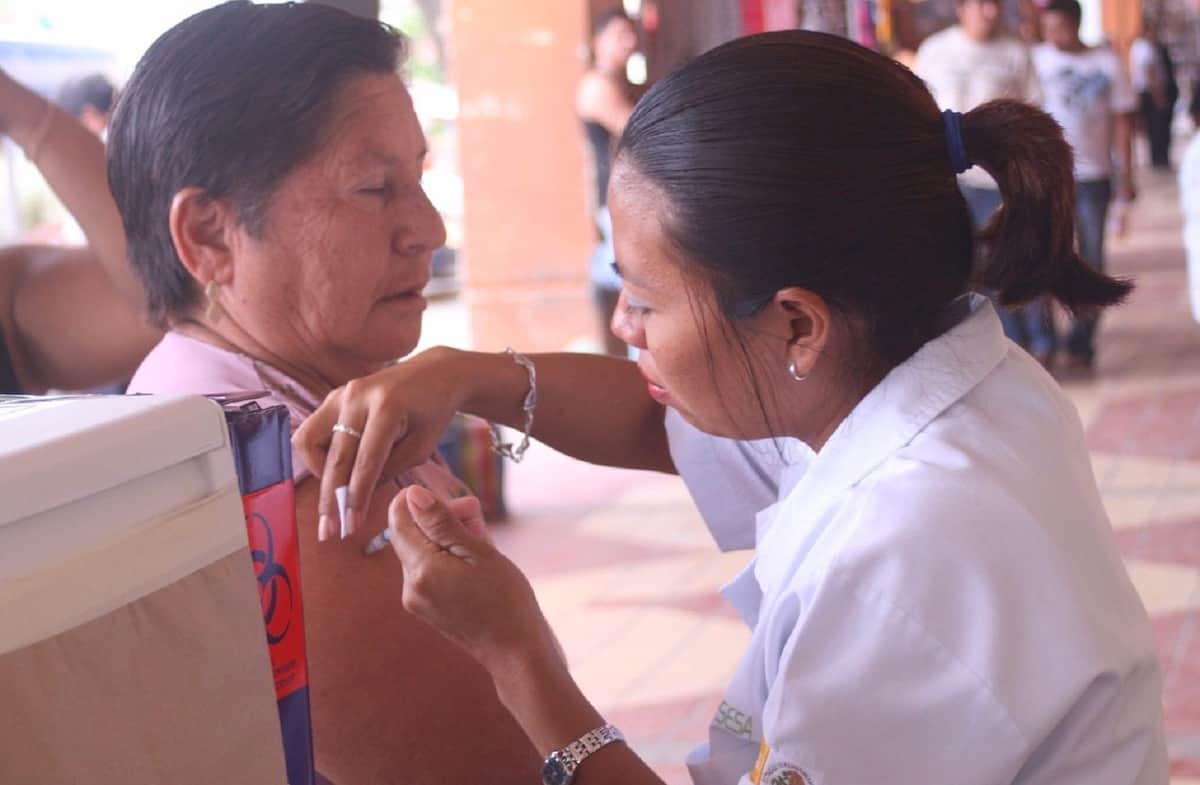 Vacunan contra influenza a grupos vulnerables