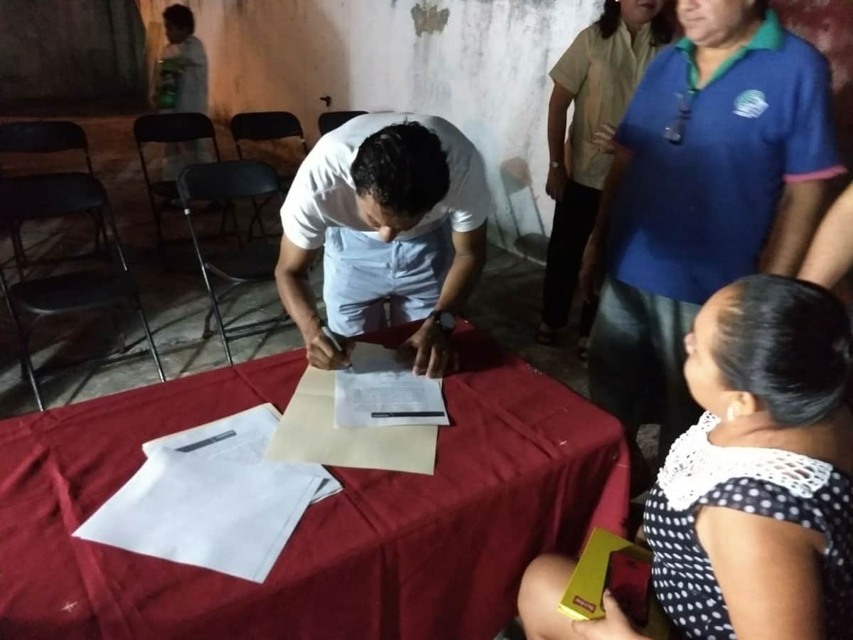 Con documento, expresan morenistas de Puerto Morelos rechazo a coordinadores