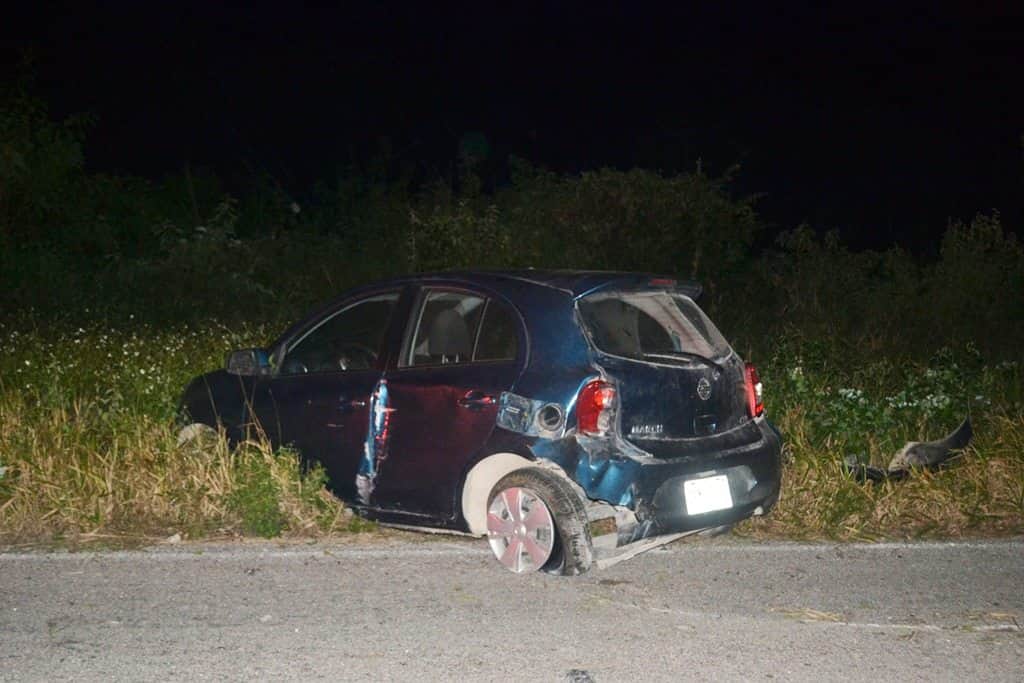 Se estrella vehículo en Carrillo Puerto tras perder llanta