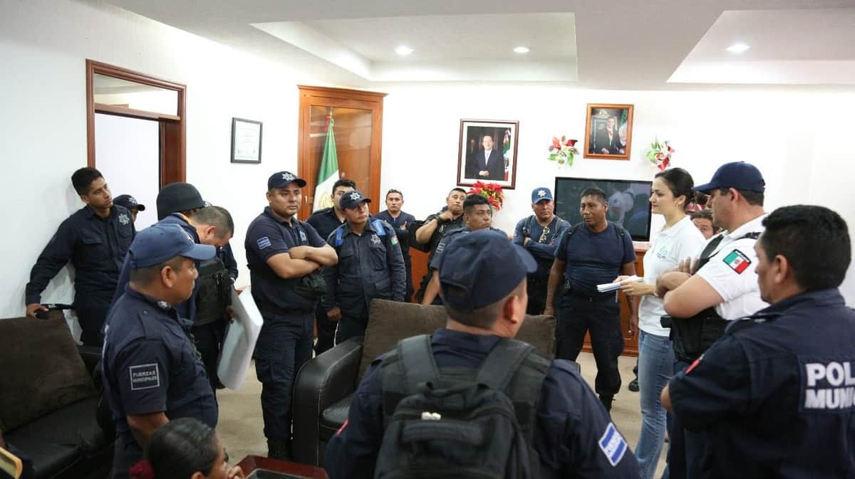 Policías de Tulum siguen en paro