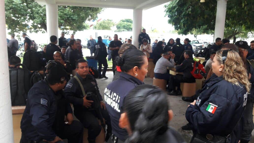 Policías de Cancún amenazan con paro