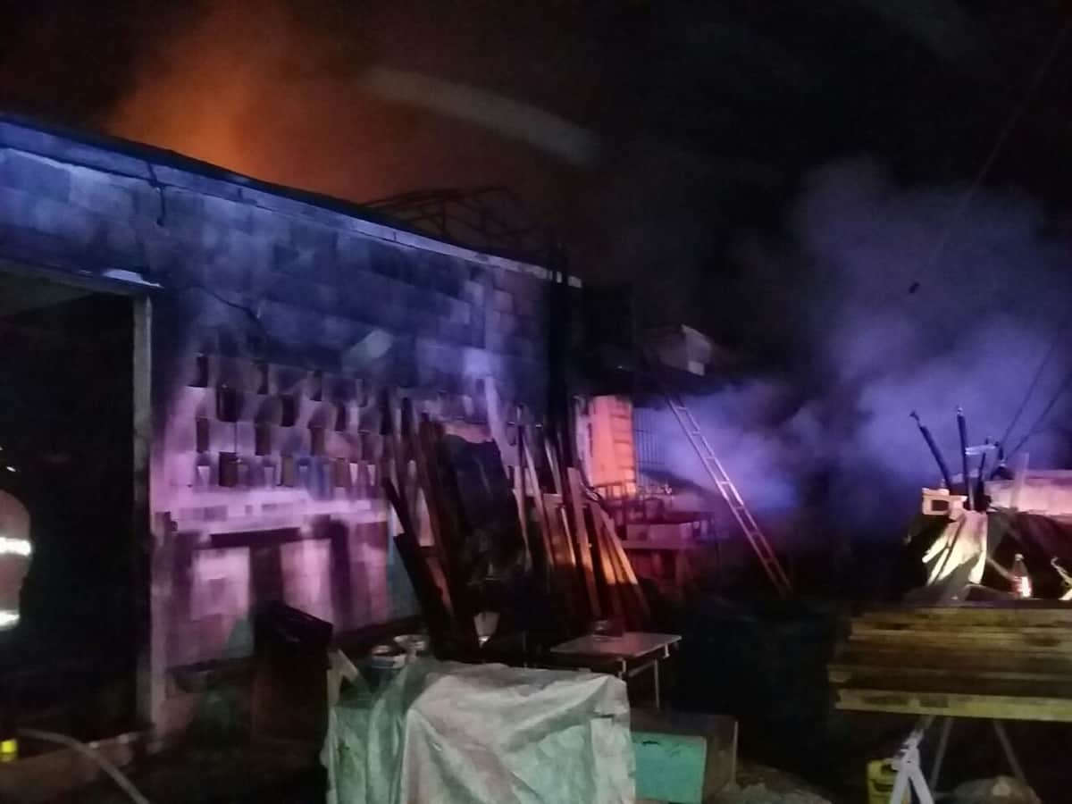 Incendio consume una bodega en Cancún