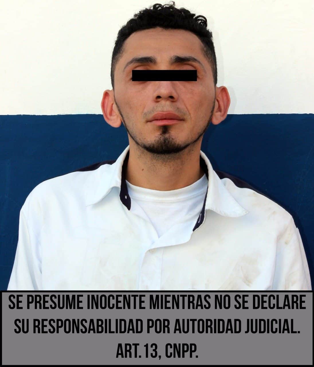 Pasean en vehículo robado, los detiene la policía