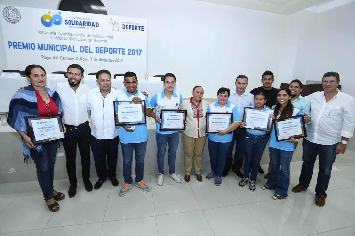 Reciben jóvenes atletas solidarenses el Premio Municipal del Deporte 2017