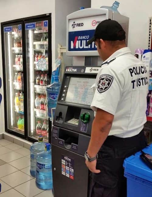 Clausurarían cajeros morosos en Zona Hotelera