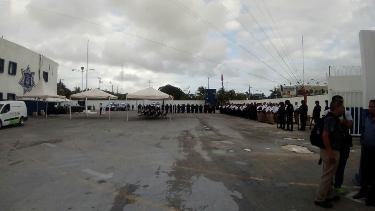 Despiden a policía caído en Cancún