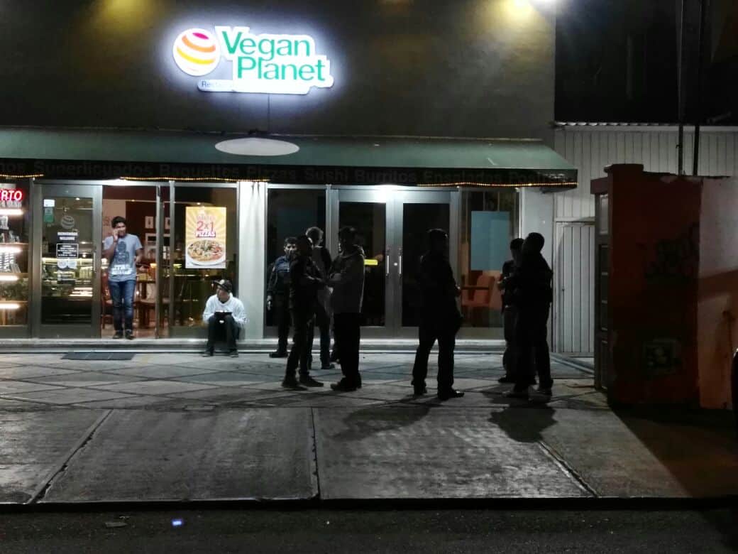 Roban en restaurante vegano en Cancún