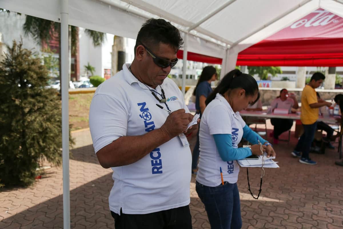 Recibe “reciclatón” más de 300 árboles navideños  en su primera edición del año