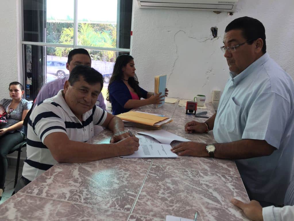 Pide Prudencio Alcocer registro como independiente