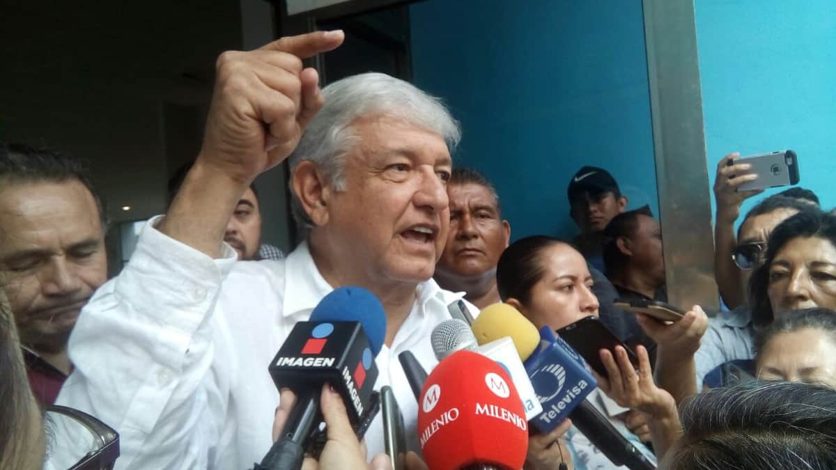 Visita AMLO Cancún; promete cuidar a Quintana Roo