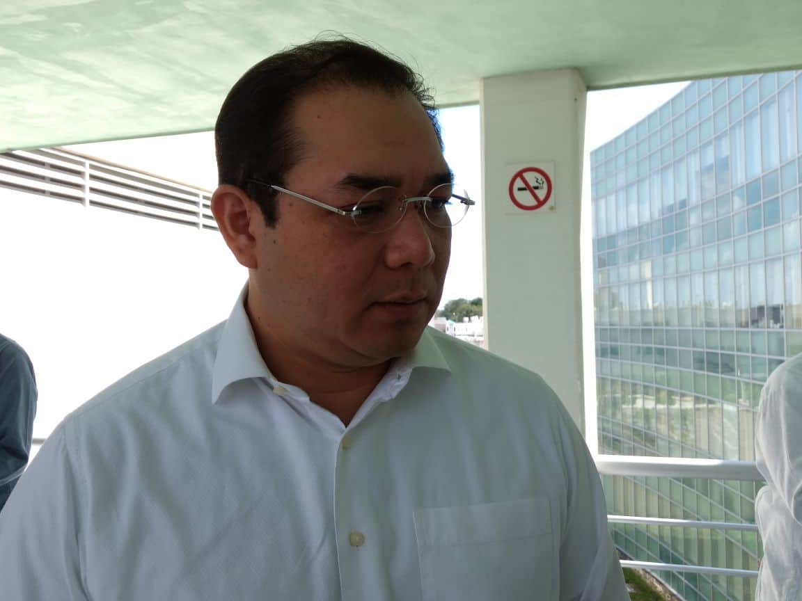 Falso que vaya a renunciar el rector de la Uqroo