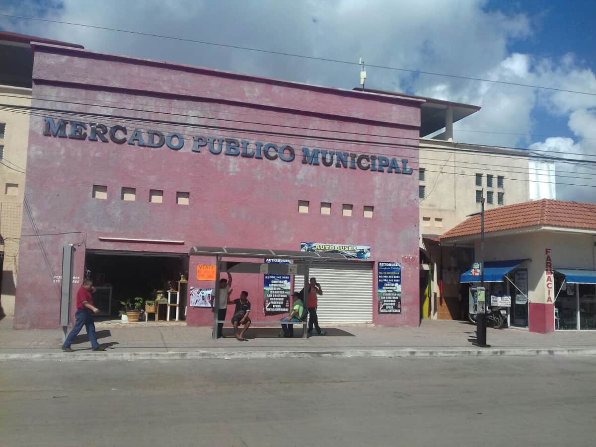 Sobrevive el “Diana Laura” por esfuerzo de sus locatarios