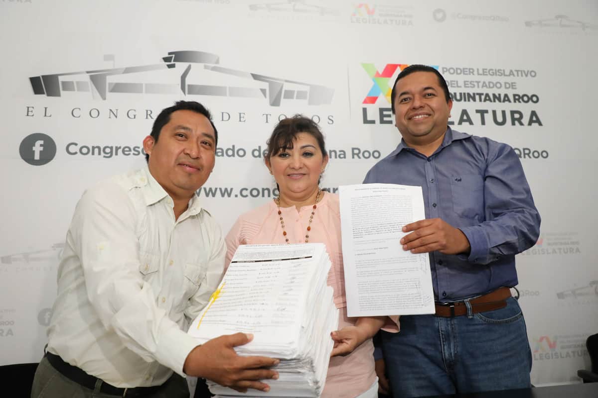Reciben legisladores iniciativa ciudadana para reformar ley de tarifas de agua potable