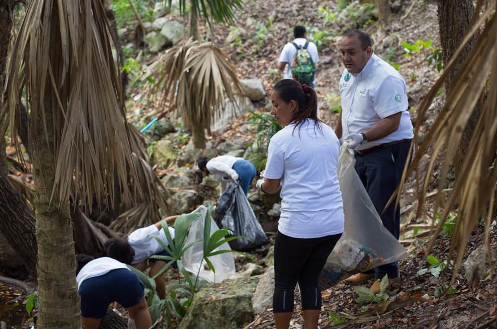 Limpieza de cenotes en Solidaridad con motivo del Día Mundial del Agua