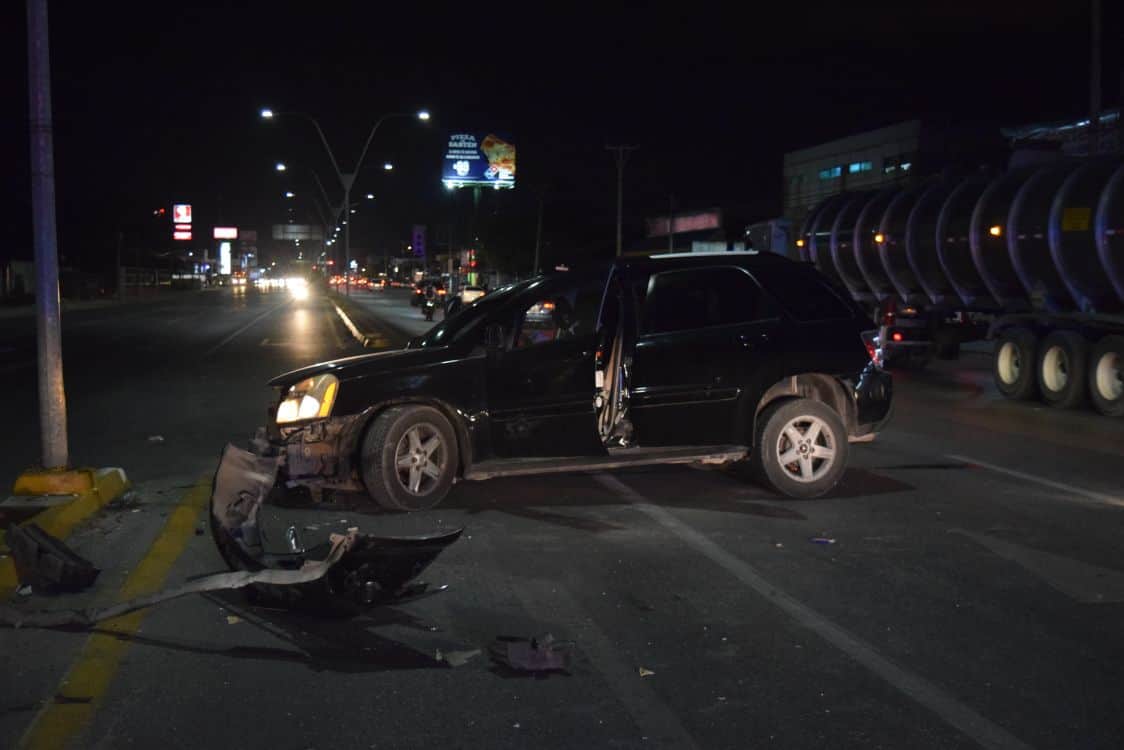 Aunque usted no lo crea, militar ebrio choca, huye y lo cachan