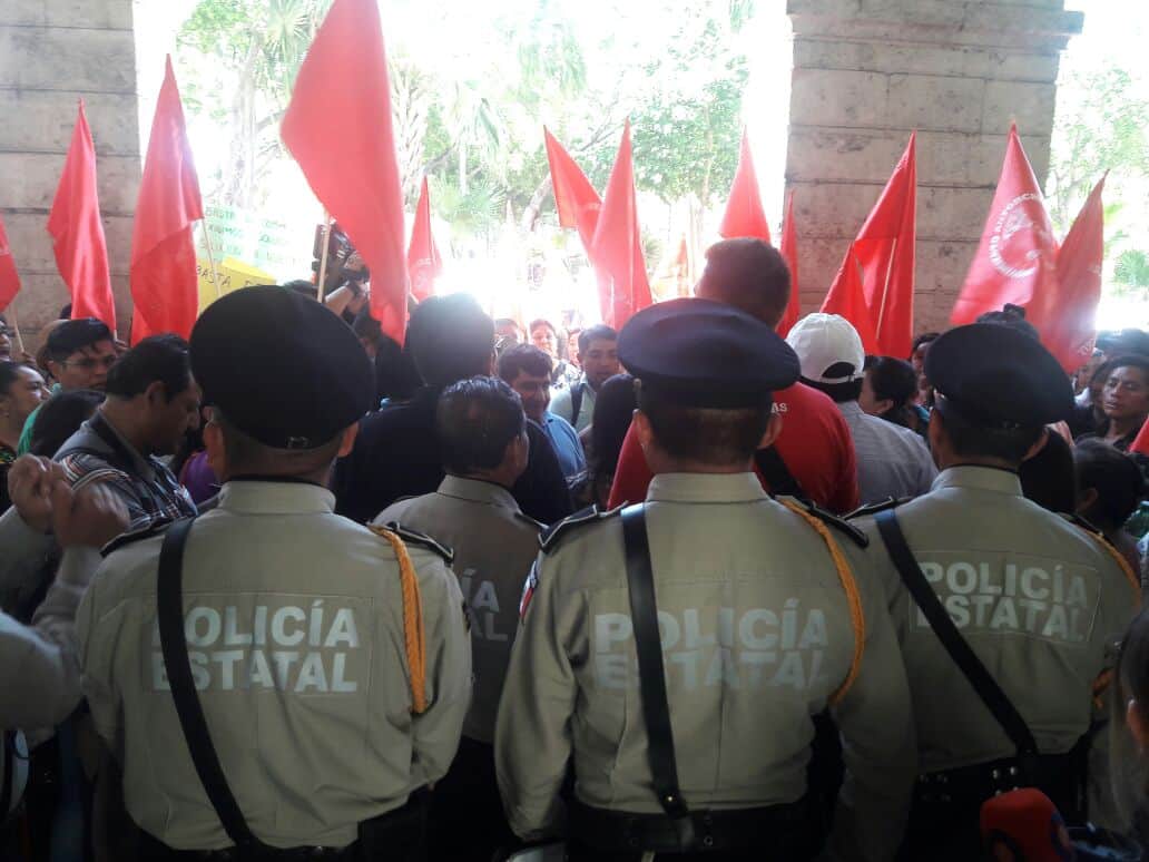Protestan antorchistas en Mérida