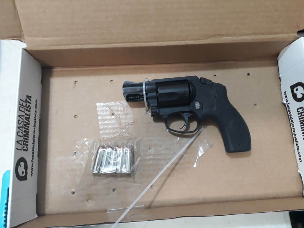 Estadounidense traía revolver al aeropuerto de Cancún