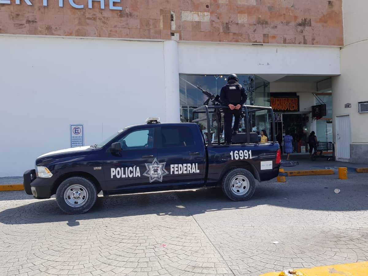 Movilización en Plaza las Américas por supuesta bomba
