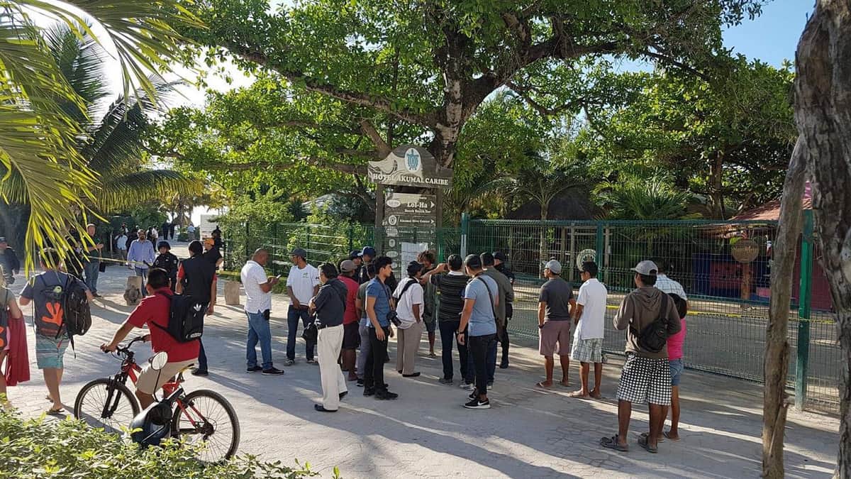 Sacan a ambulantes de Akumal