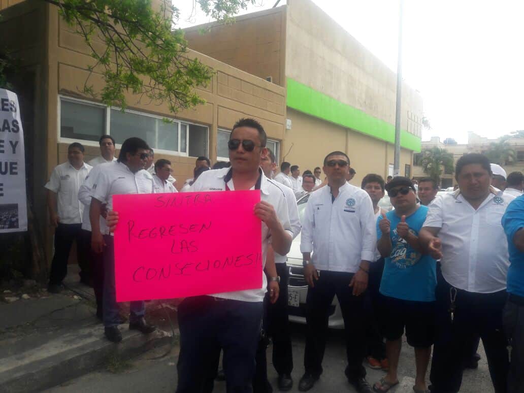 Protestan taxistas de Playa ante Sintra