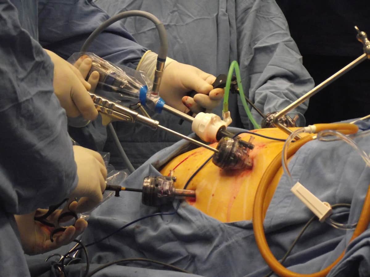 Dan auto de formal prisión a médico que mató a paciente