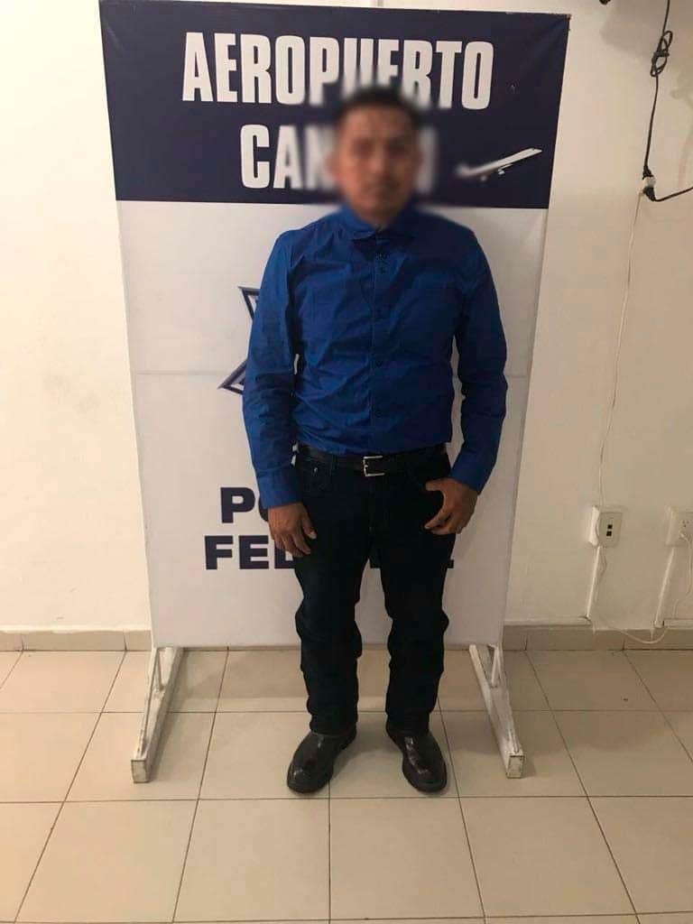 Aseguran a tres personas en el aeropuerto por falsear identificación