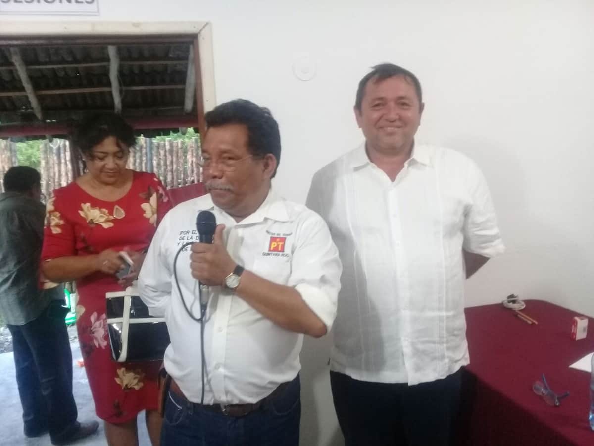 “Bajan” a Nivardo Mena de candidatura